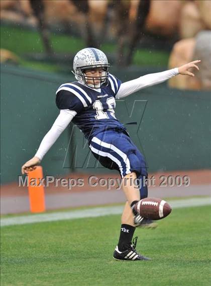 Thumbnail 1 in Trabuco Hills vs. La Habra (CIF SS Southwest Division Final) photogallery.