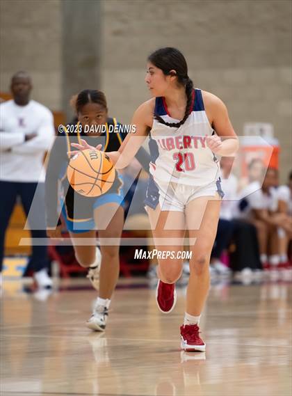 Thumbnail 2 in Liberty vs Bakersfield Christian photogallery.