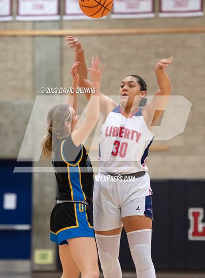 Thumbnail 1 in Liberty vs Bakersfield Christian photogallery.