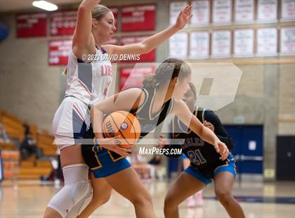 Thumbnail 2 in Liberty vs Bakersfield Christian photogallery.