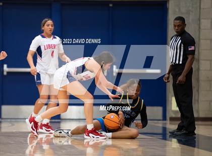Thumbnail 2 in Liberty vs Bakersfield Christian photogallery.