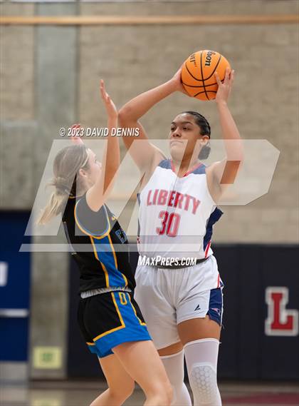 Thumbnail 2 in Liberty vs Bakersfield Christian photogallery.