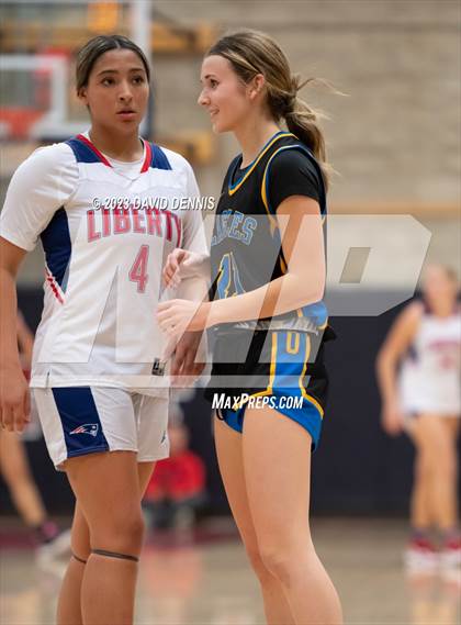 Thumbnail 3 in Liberty vs Bakersfield Christian photogallery.