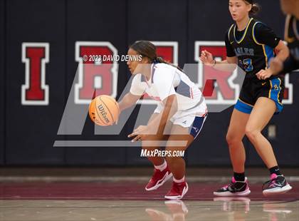 Thumbnail 2 in Liberty vs Bakersfield Christian photogallery.