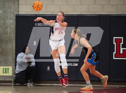 Thumbnail 2 in Liberty vs Bakersfield Christian photogallery.