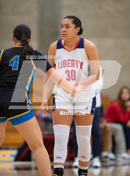 Thumbnail 2 in Liberty vs Bakersfield Christian photogallery.