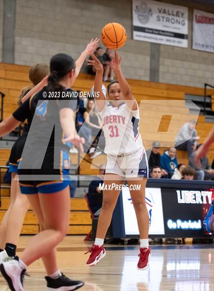 Thumbnail 2 in Liberty vs Bakersfield Christian photogallery.
