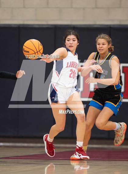 Thumbnail 1 in Liberty vs Bakersfield Christian photogallery.