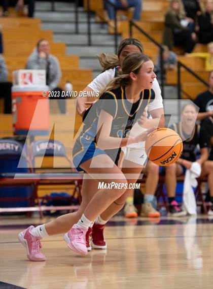 Thumbnail 3 in Liberty vs Bakersfield Christian photogallery.
