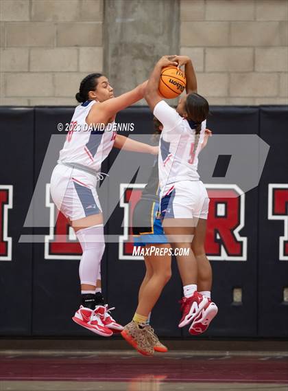 Thumbnail 1 in Liberty vs Bakersfield Christian photogallery.