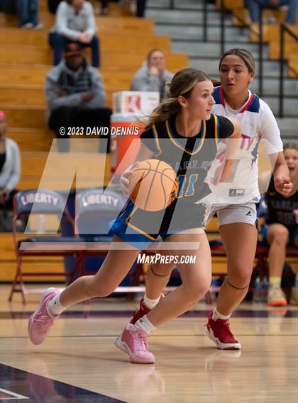 Thumbnail 2 in Liberty vs Bakersfield Christian photogallery.