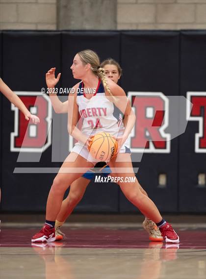 Thumbnail 3 in Liberty vs Bakersfield Christian photogallery.