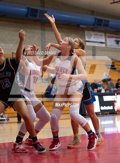 Thumbnail 1 in Liberty vs Bakersfield Christian photogallery.