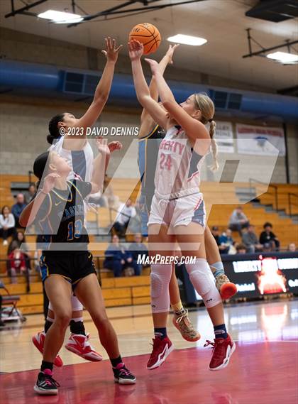 Thumbnail 2 in Liberty vs Bakersfield Christian photogallery.