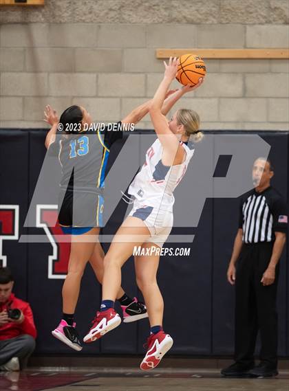 Thumbnail 1 in Liberty vs Bakersfield Christian photogallery.