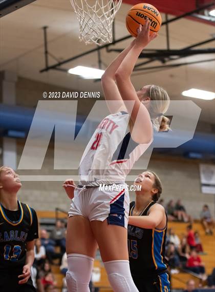 Thumbnail 3 in Liberty vs Bakersfield Christian photogallery.