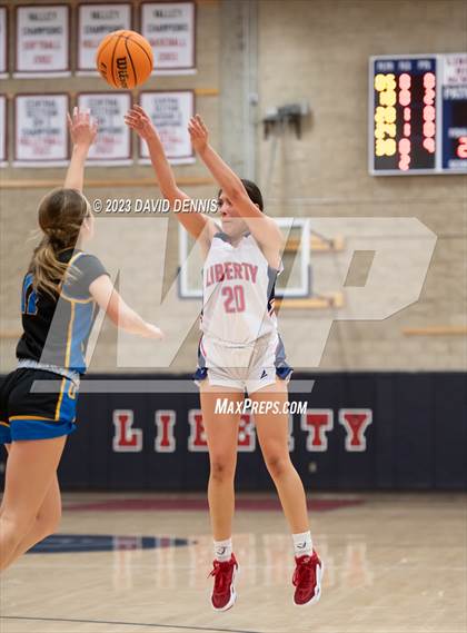 Thumbnail 3 in Liberty vs Bakersfield Christian photogallery.