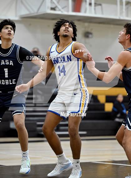 Thumbnail 2 in Casa Roble vs. Lincoln (Mel Good Holiday Classic) photogallery.