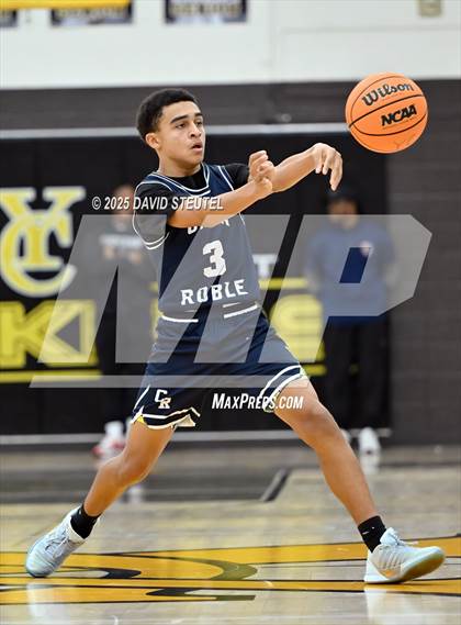 Thumbnail 1 in Casa Roble vs. Lincoln (Mel Good Holiday Classic) photogallery.