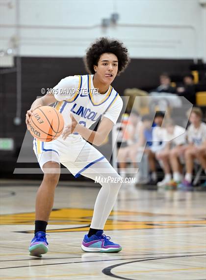 Thumbnail 2 in Casa Roble vs. Lincoln (Mel Good Holiday Classic) photogallery.