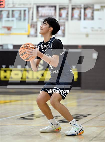 Thumbnail 2 in Casa Roble vs. Lincoln (Mel Good Holiday Classic) photogallery.