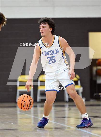 Thumbnail 1 in Casa Roble vs. Lincoln (Mel Good Holiday Classic) photogallery.