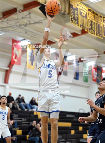 Thumbnail 3 in Casa Roble vs. Lincoln (Mel Good Holiday Classic) photogallery.