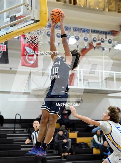 Thumbnail 1 in Casa Roble vs. Lincoln (Mel Good Holiday Classic) photogallery.