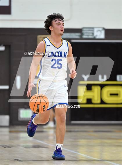 Thumbnail 3 in Casa Roble vs. Lincoln (Mel Good Holiday Classic) photogallery.