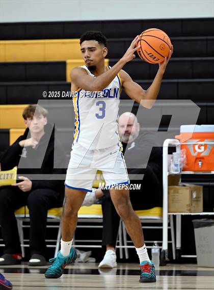 Thumbnail 1 in Casa Roble vs. Lincoln (Mel Good Holiday Classic) photogallery.