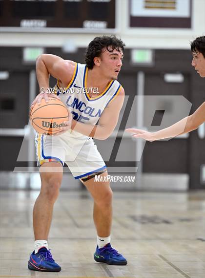 Thumbnail 3 in Casa Roble vs. Lincoln (Mel Good Holiday Classic) photogallery.