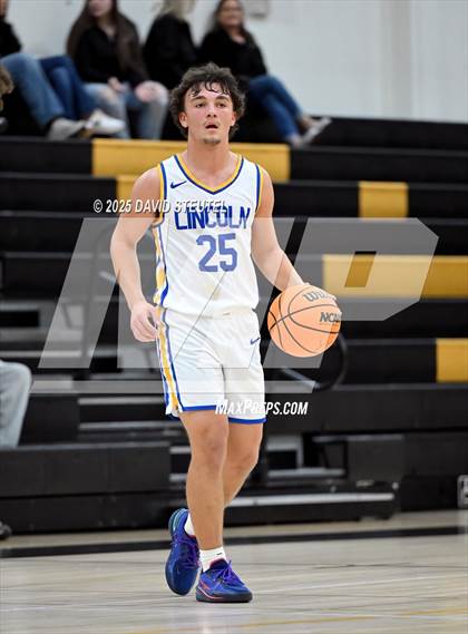 Thumbnail 2 in Casa Roble vs. Lincoln (Mel Good Holiday Classic) photogallery.