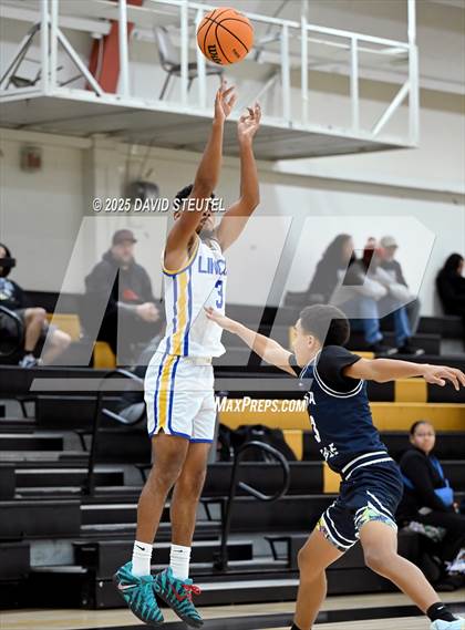 Thumbnail 2 in Casa Roble vs. Lincoln (Mel Good Holiday Classic) photogallery.