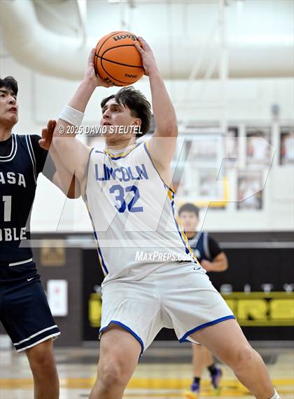 Thumbnail 3 in Casa Roble vs. Lincoln (Mel Good Holiday Classic) photogallery.