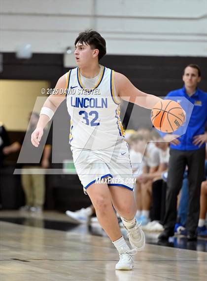 Thumbnail 1 in Casa Roble vs. Lincoln (Mel Good Holiday Classic) photogallery.