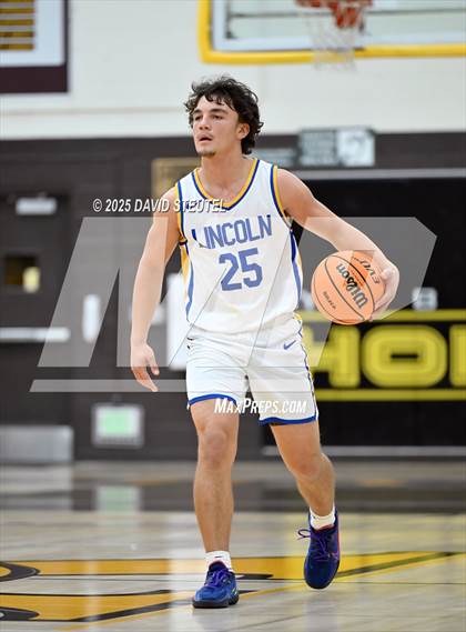 Thumbnail 1 in Casa Roble vs. Lincoln (Mel Good Holiday Classic) photogallery.