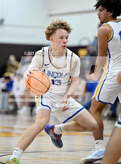 Thumbnail 3 in Casa Roble vs. Lincoln (Mel Good Holiday Classic) photogallery.