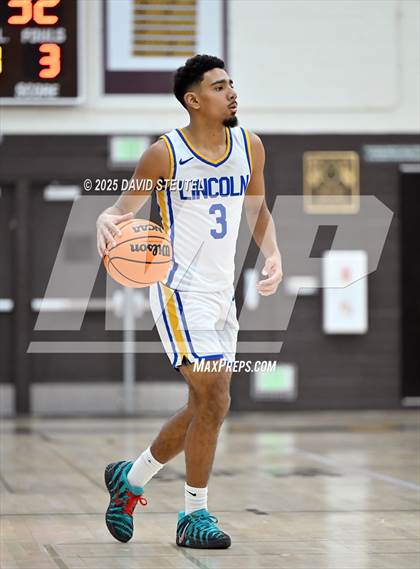 Thumbnail 2 in Casa Roble vs. Lincoln (Mel Good Holiday Classic) photogallery.