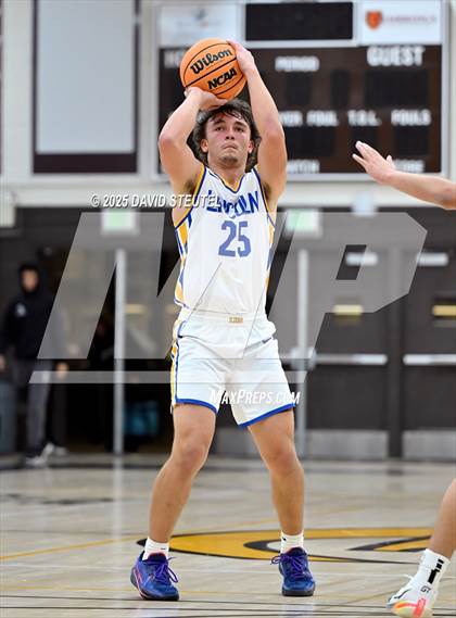 Thumbnail 1 in Casa Roble vs. Lincoln (Mel Good Holiday Classic) photogallery.