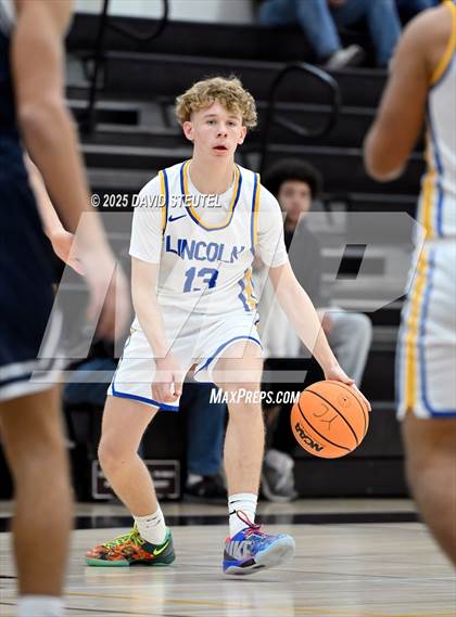 Thumbnail 2 in Casa Roble vs. Lincoln (Mel Good Holiday Classic) photogallery.