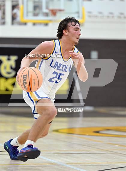 Thumbnail 3 in Casa Roble vs. Lincoln (Mel Good Holiday Classic) photogallery.