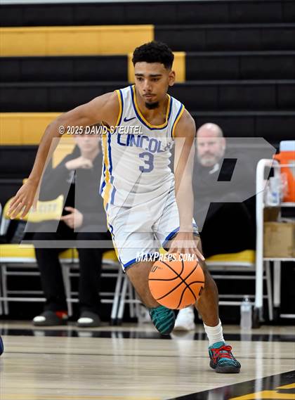 Thumbnail 2 in Casa Roble vs. Lincoln (Mel Good Holiday Classic) photogallery.