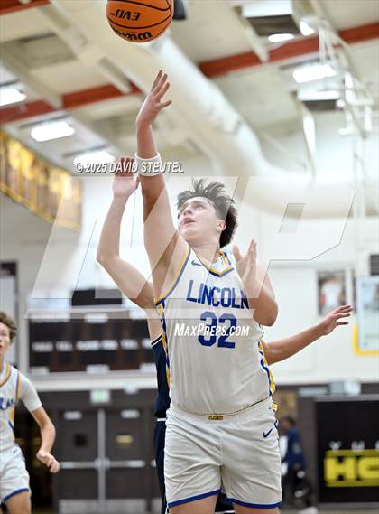 Thumbnail 3 in Casa Roble vs. Lincoln (Mel Good Holiday Classic) photogallery.