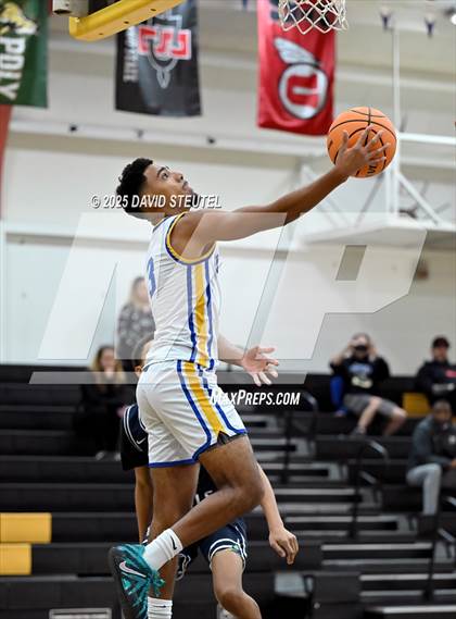 Thumbnail 1 in Casa Roble vs. Lincoln (Mel Good Holiday Classic) photogallery.