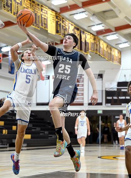 Thumbnail 2 in Casa Roble vs. Lincoln (Mel Good Holiday Classic) photogallery.