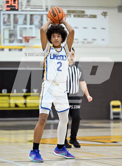 Thumbnail 2 in Casa Roble vs. Lincoln (Mel Good Holiday Classic) photogallery.