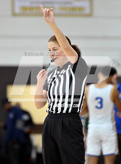 Thumbnail 2 in Casa Roble vs. Lincoln (Mel Good Holiday Classic) photogallery.