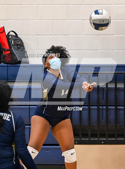 Thumbnail 2 in Sunnyside vs Dos Palos (Sunnyside Invitational) photogallery.
