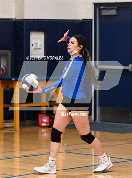 Thumbnail 3 in Sunnyside vs Dos Palos (Sunnyside Invitational) photogallery.