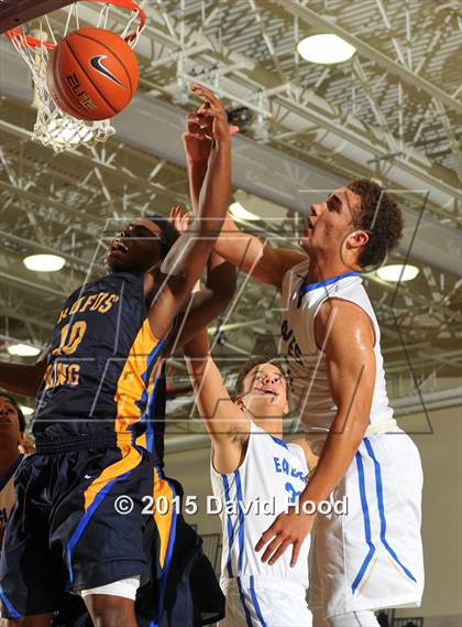 Thumbnail 1 in Santa Margarita vs. King (MaxPreps Holiday Classic) photogallery.